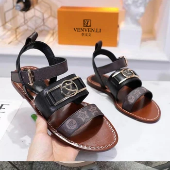 Francúzsky 2021 nové dámske luxusné sandále klasické jednodielne hornej mäkké podšívka koža stielka ploché študentov nosiť papuče