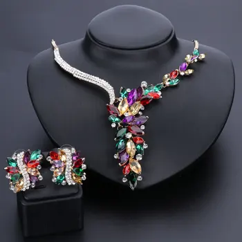 Elegantná Zlatá Farba Zliatiny Šperky Set/Žena Crystal Kvetina Náhrdelník Šperky S Luxusnými Náušnice 2020 Nové Módne