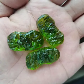 AAA+ Zelený Moldavite českej Meteorit Vplyv Sklo Hrubé Kamenné Crystal Energie Kameň 6-7g