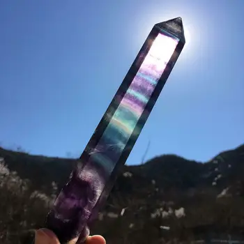Prírodné Rainbow Fluorite Stĺpec Samostatne Stáť Uzdravenie Fialová Crystal Tvárou Prism Prútik Vyrezávané Reiki Kamenné Sošky Ozdoby